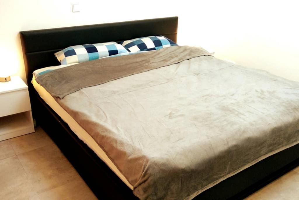 Pearl Studio Apart - King Bed - Netflix - Projector - Fast Wi-Fi Trier Exteriör bild