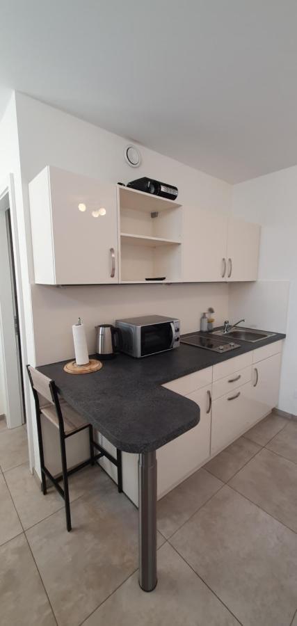 Pearl Studio Apart - King Bed - Netflix - Projector - Fast Wi-Fi Trier Exteriör bild