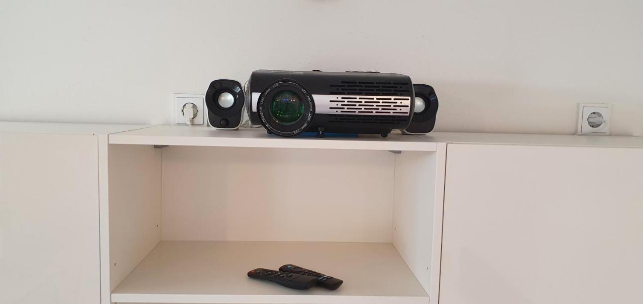 Pearl Studio Apart - King Bed - Netflix - Projector - Fast Wi-Fi Trier Exteriör bild